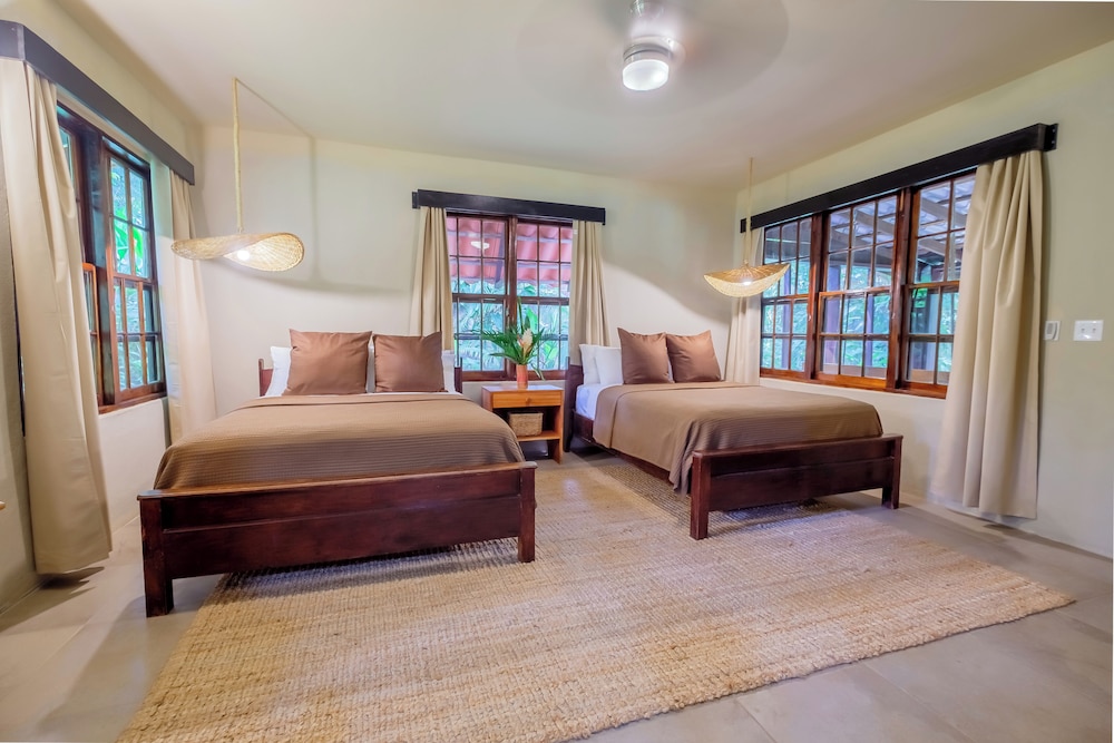 Bungalow, 2 Queen Beds