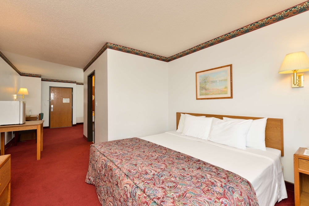 Room, 1 Queen Bed, Non Smoking - Photo 2