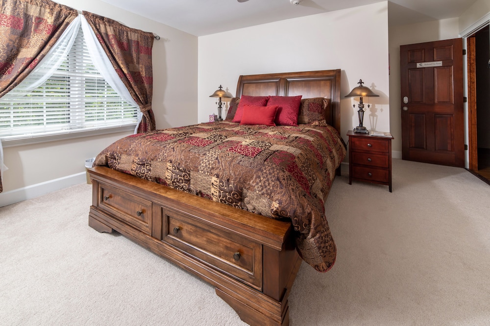 Redwood City Room photo 3