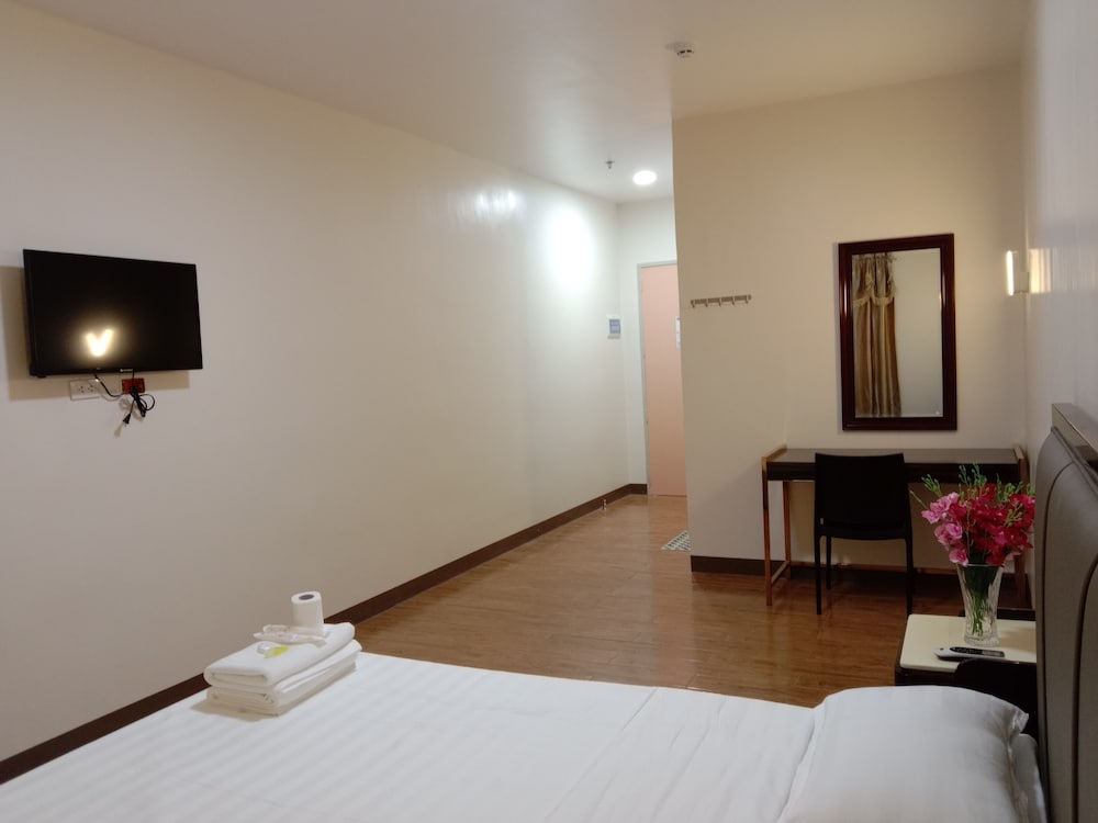 Deluxe Room, 1 Queen Bed - Photo 2
