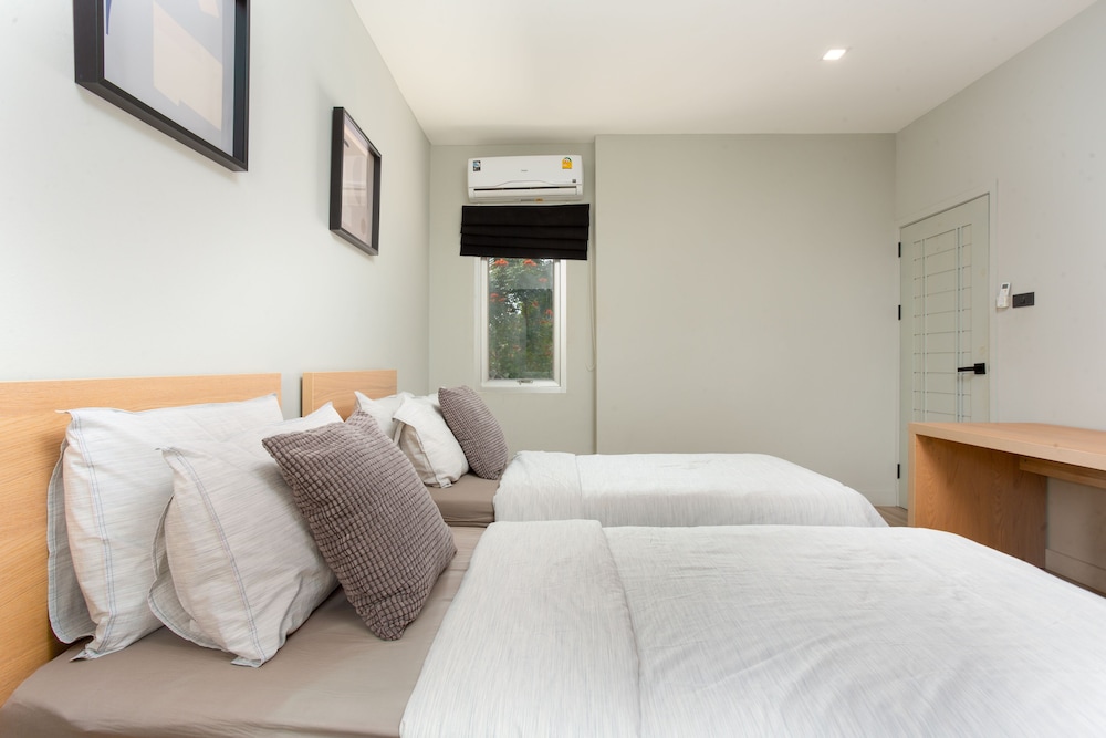 Two Bedroom Balcony Apartment - Photo 20