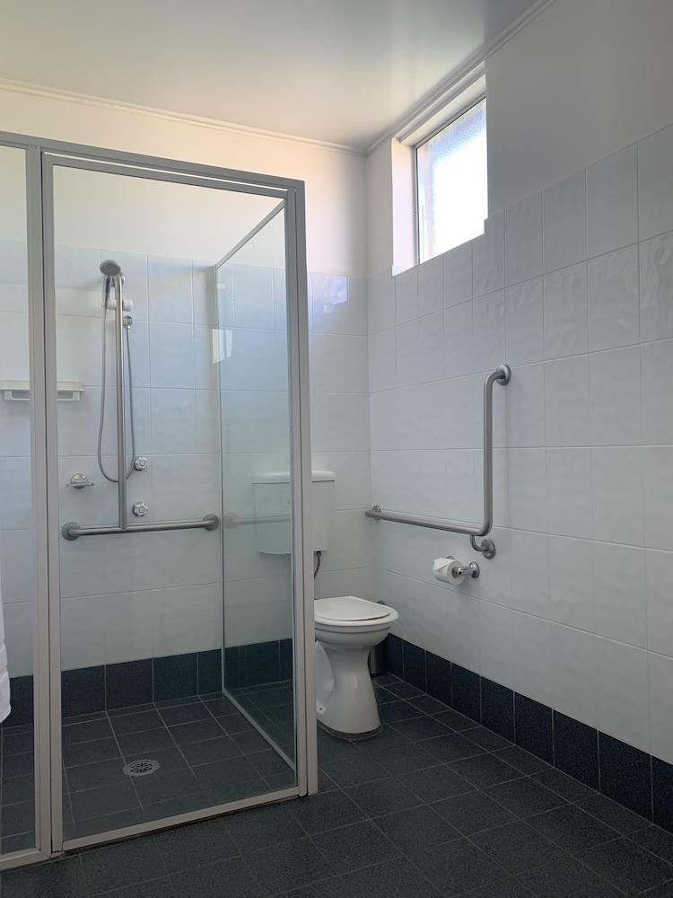 Standard Room, 1 Bedroom, Roll-in Shower photo 2