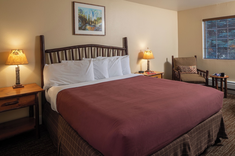 Deluxe Room, 1 King Bed, Accessible photo 3