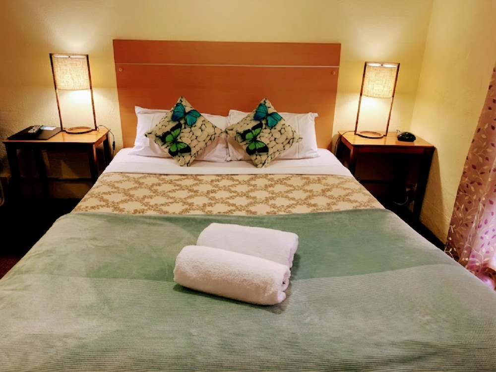 Family Room, Multiple Beds, Hill View photo 3