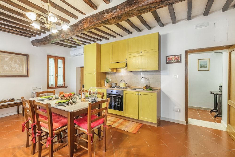 Family Apartment, Multiple Bedrooms (Appartment With Pool And Garden) photo 3