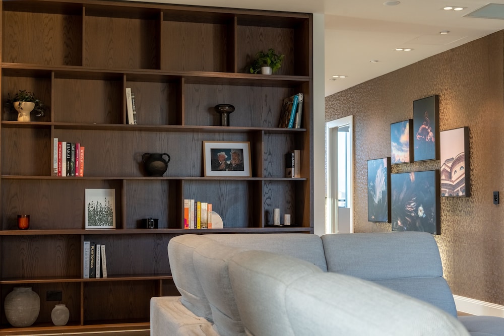 Luxury Penthouse, City View (4 King Beds) - Photo 20