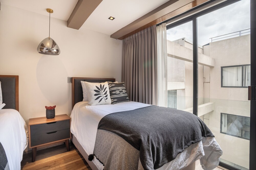 Exclusive Penthouse, 2 Bedrooms, City View, Executive Level photo 1