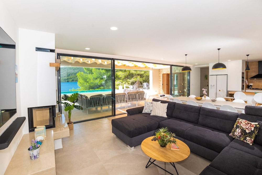 Exclusive Villa photo 1