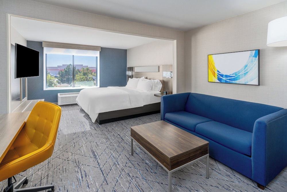 Suite, 1 King Bed, Accessible (Communications) - Photo 4