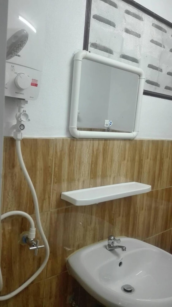 Standard Double Room with Air Condition Private Bathroom photo 3