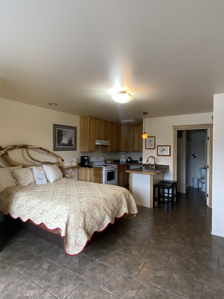 Standard Studio, Non Smoking, Bay View (Downstairs Room) photo 2