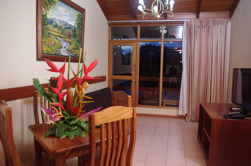 Junior Suite, 1 Bedroom, Non Smoking, Garden View photo 2