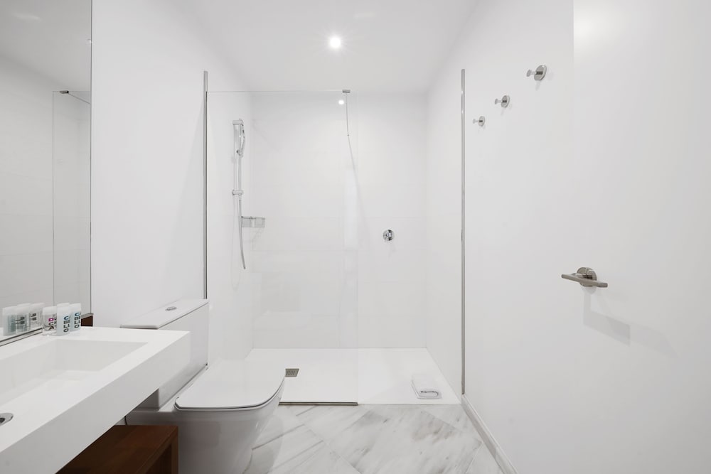 3 Bedroom Apartment - Photo 18