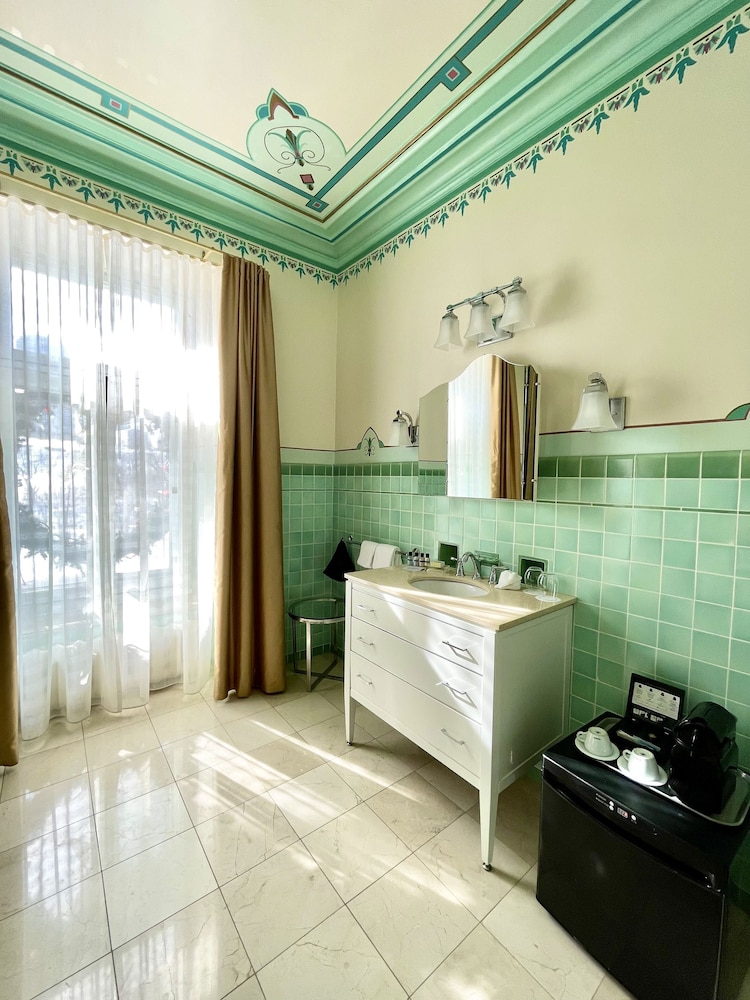 Historic Junior Suite (Edith Piaf & Amyot)