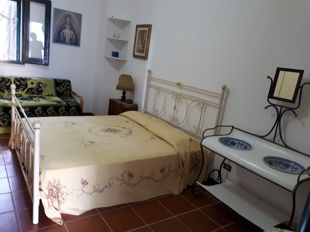 House, 1 Bedroom, Garden Area photo 1