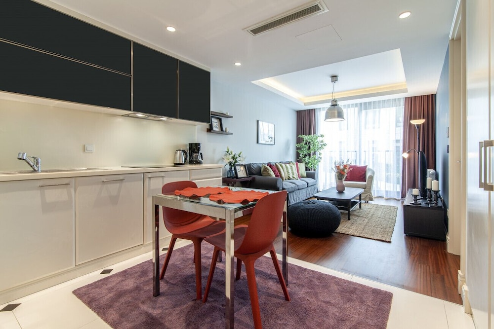 Apartment photo 2