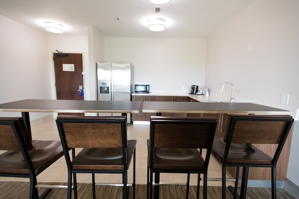 Suite, 1 Bedroom - Photo 5