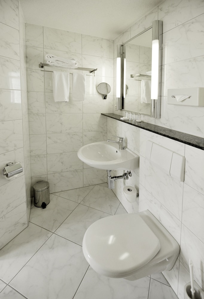 Standard Twin Room - Photo 14