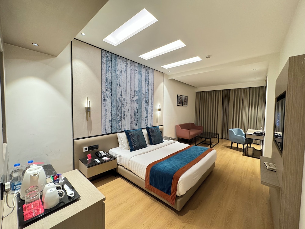 Executive Room, 1 King Bed - Photo 3