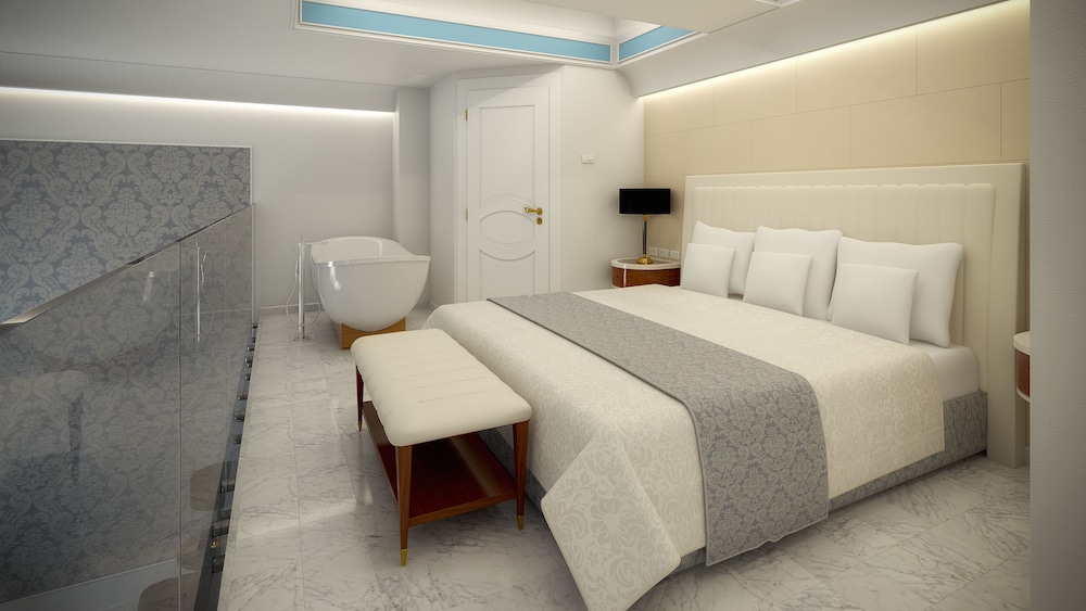 Duplex, 1 King Bed, Partial Sea View