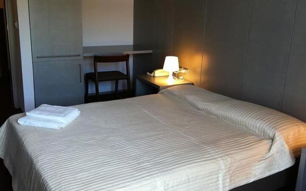 Double or Twin Room photo 3