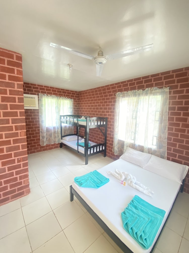 Quadruple Room - Photo 1