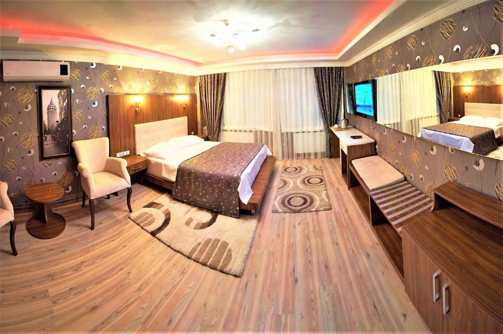Family Room photo 2