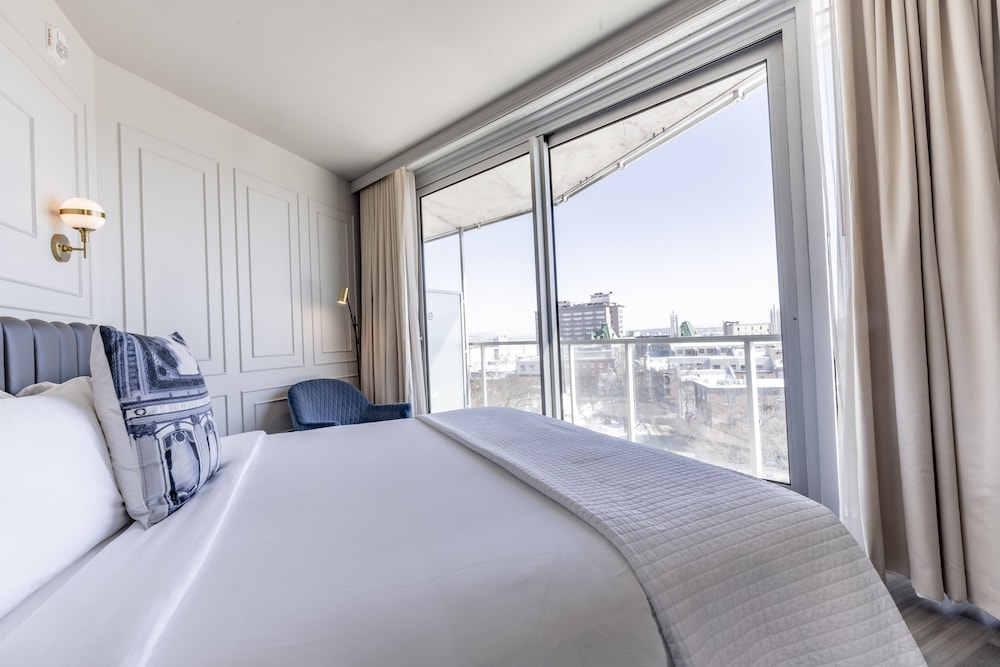 Room Citadine with King Bed, Balcony and Old Quebec View - Photo 2