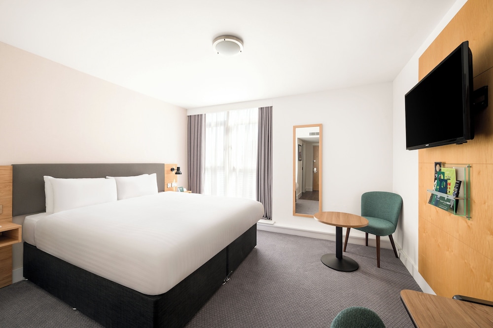Standard Room, 1 King Bed - Photo 5