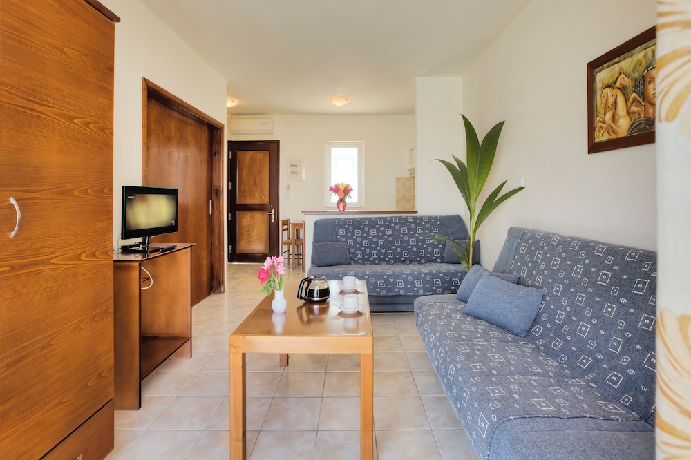 APARTMENT, 1 BEDROOM WITH POOL VIEW photo 3