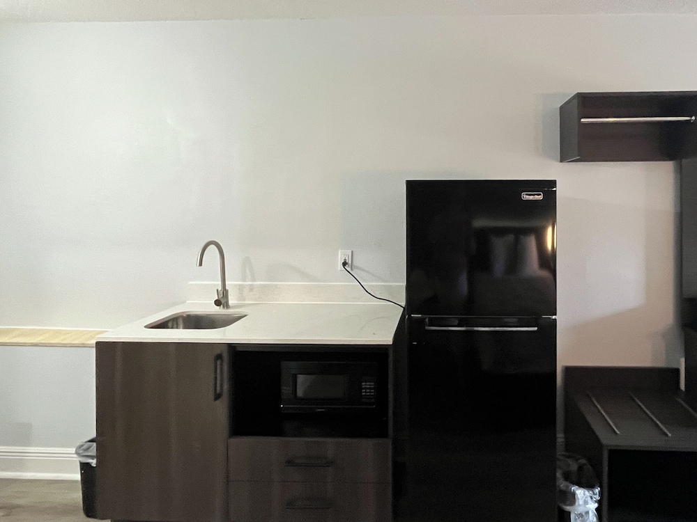 Standard Room, 2 Double Beds, Non Smoking, Kitchenette - Photo 8