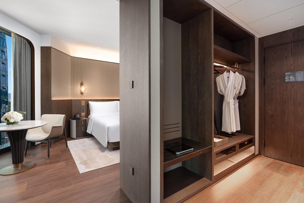 Room, 1 King Bed, City View (Supreme)