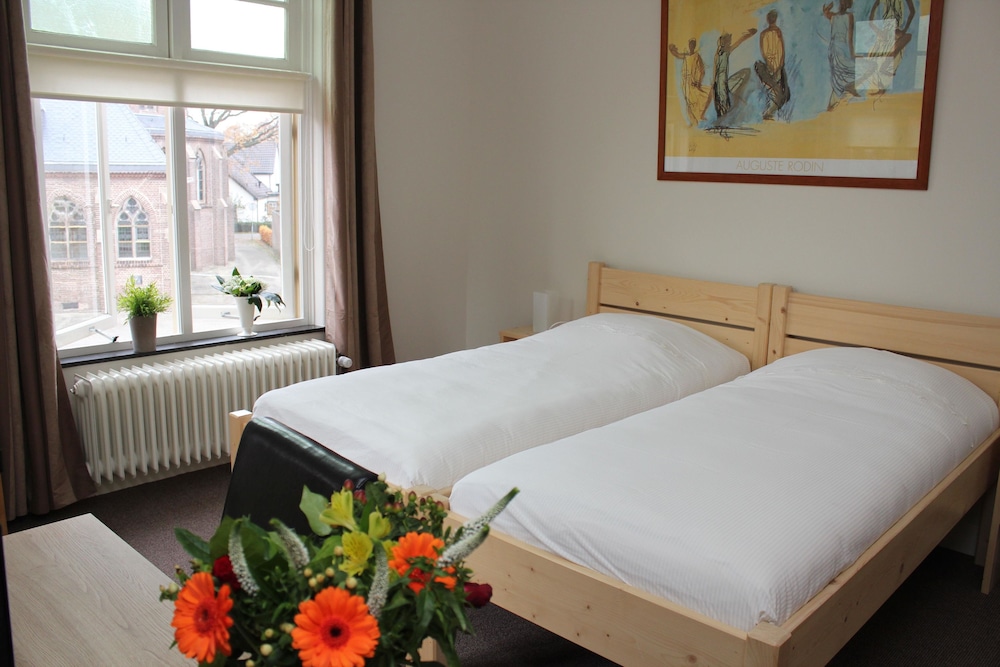 Deluxe Double Room, 2 Twin Beds, Private Bathroom photo 1