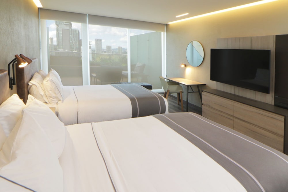 Available room thumbnail 5