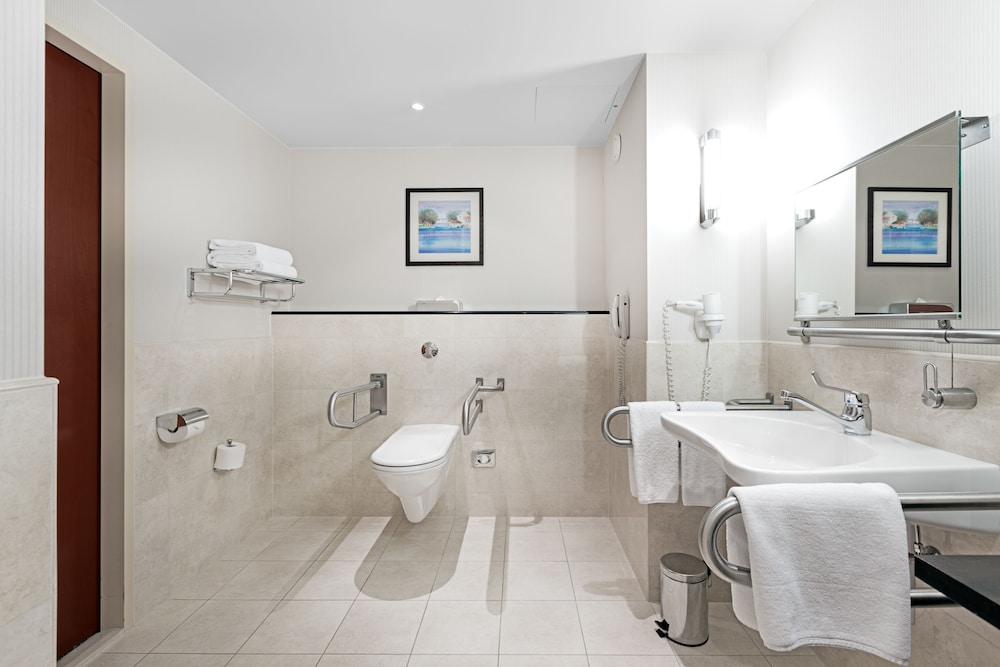 Classic Room, 1 Queen Bed, Accessible - Photo 4