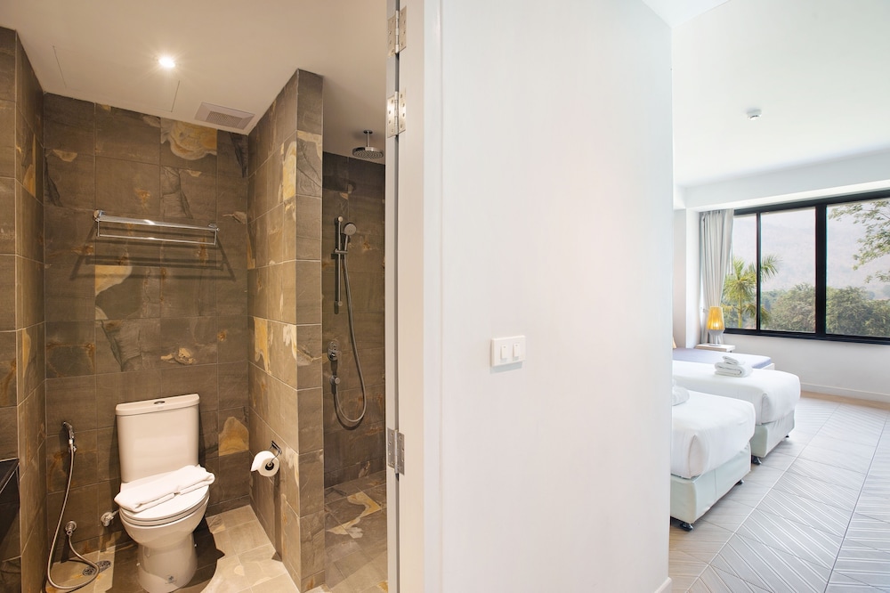 Deluxe Room - Photo 7
