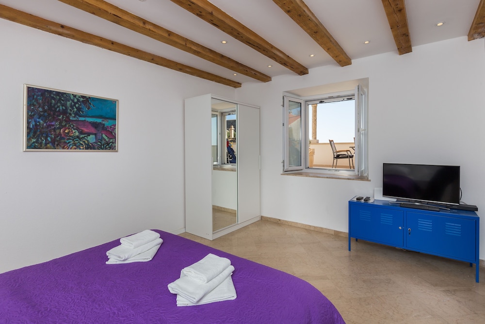 Studio (Studio Apartment with Terrace and Sea)