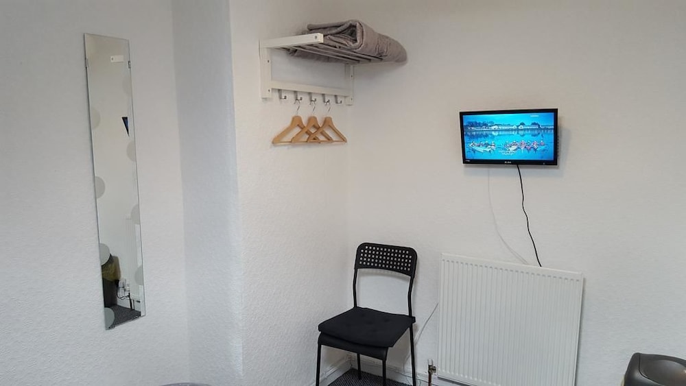 Basic Single Room (Small) photo 3