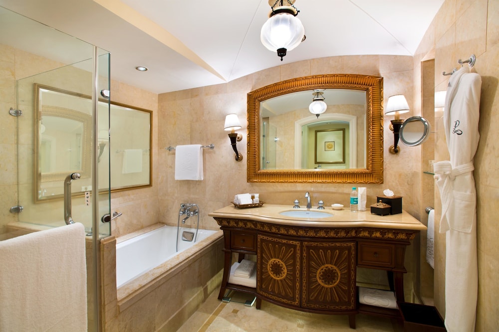 Suite, Tower - Photo 7