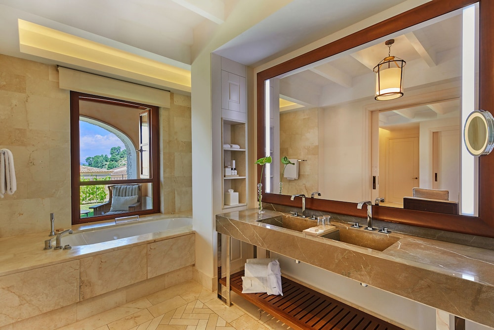 Grand Suite (Garden) thumbnail 6