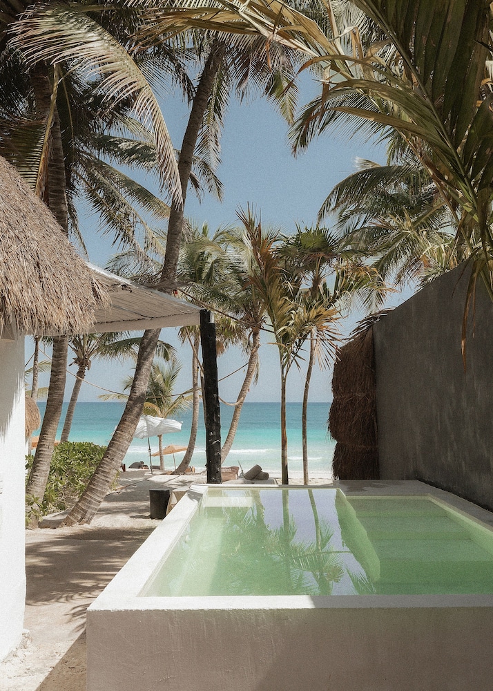 OCEANFRONT VILLA WITH PRIVATE POOL - Photo 19