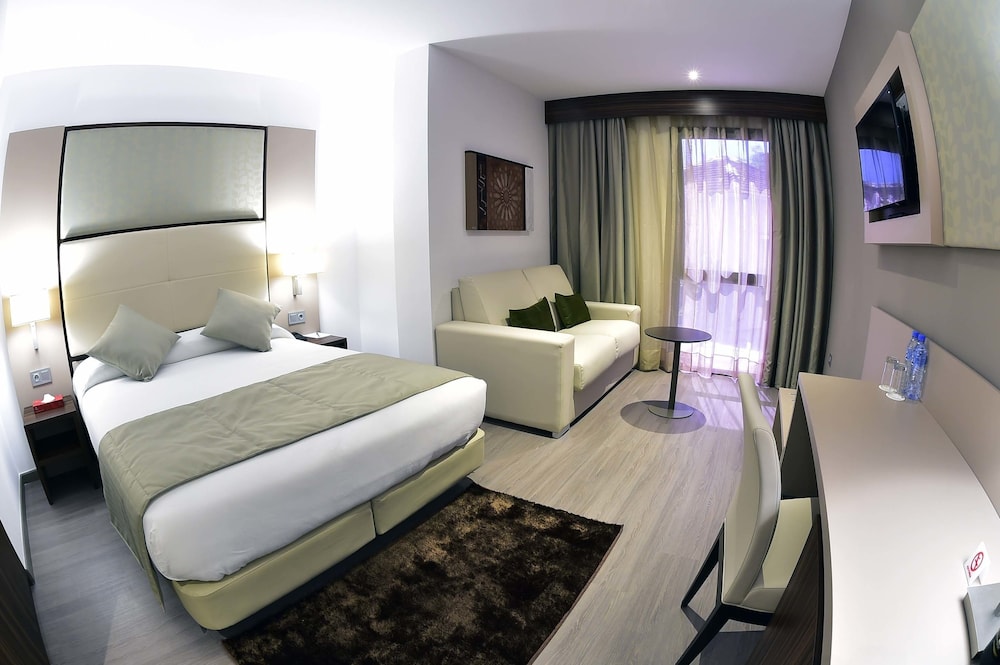 Deluxe Suite photo 2