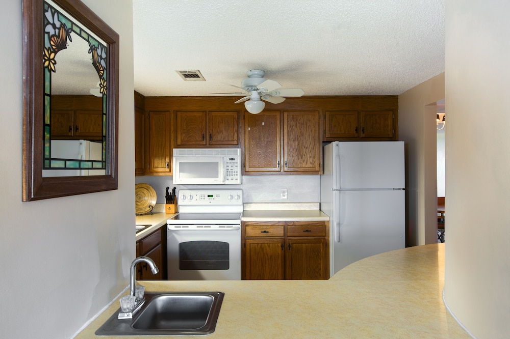 Condo, 2 Bedrooms photo 3
