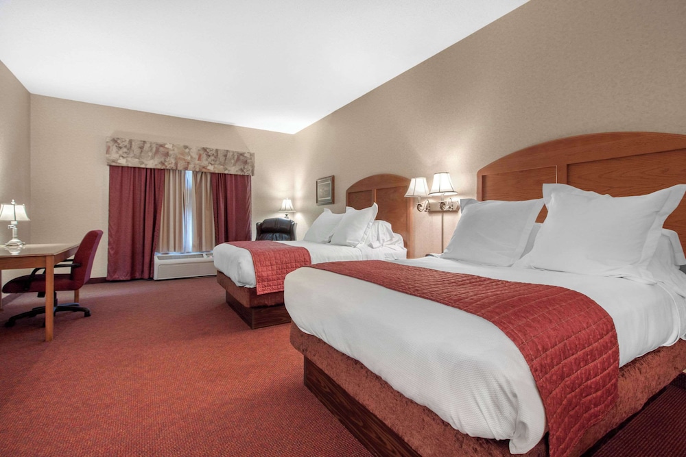 Suite, Multiple Beds, Non Smoking - Photo 2