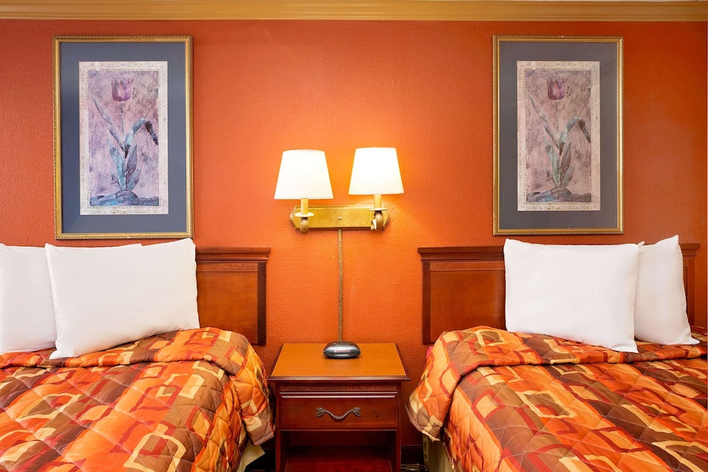 Room, 2 Double Beds - Photo 1
