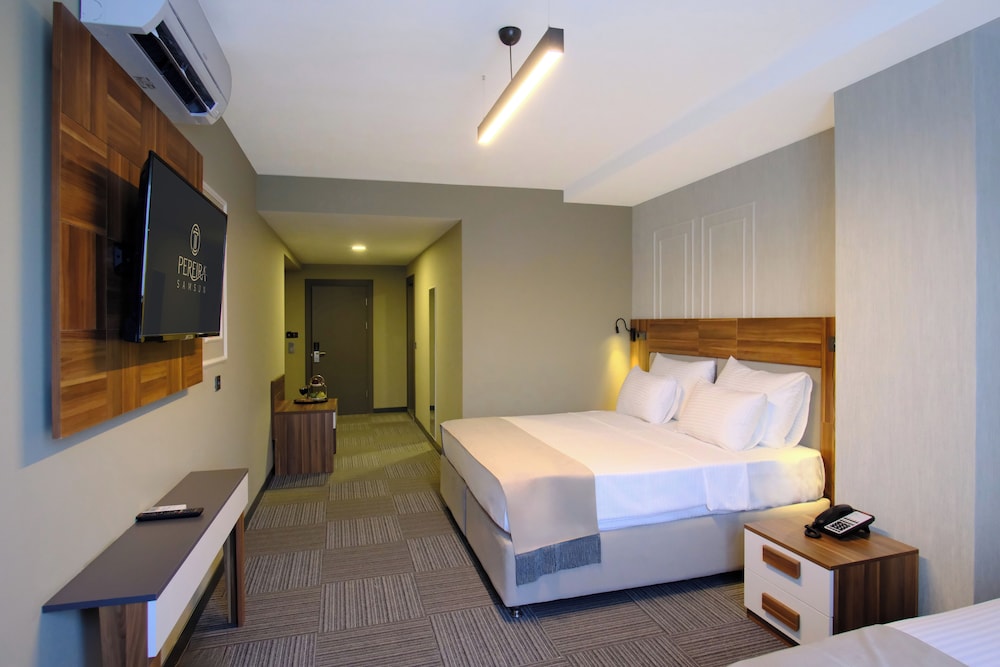 Luxury Suite, Partial Sea View photo 3