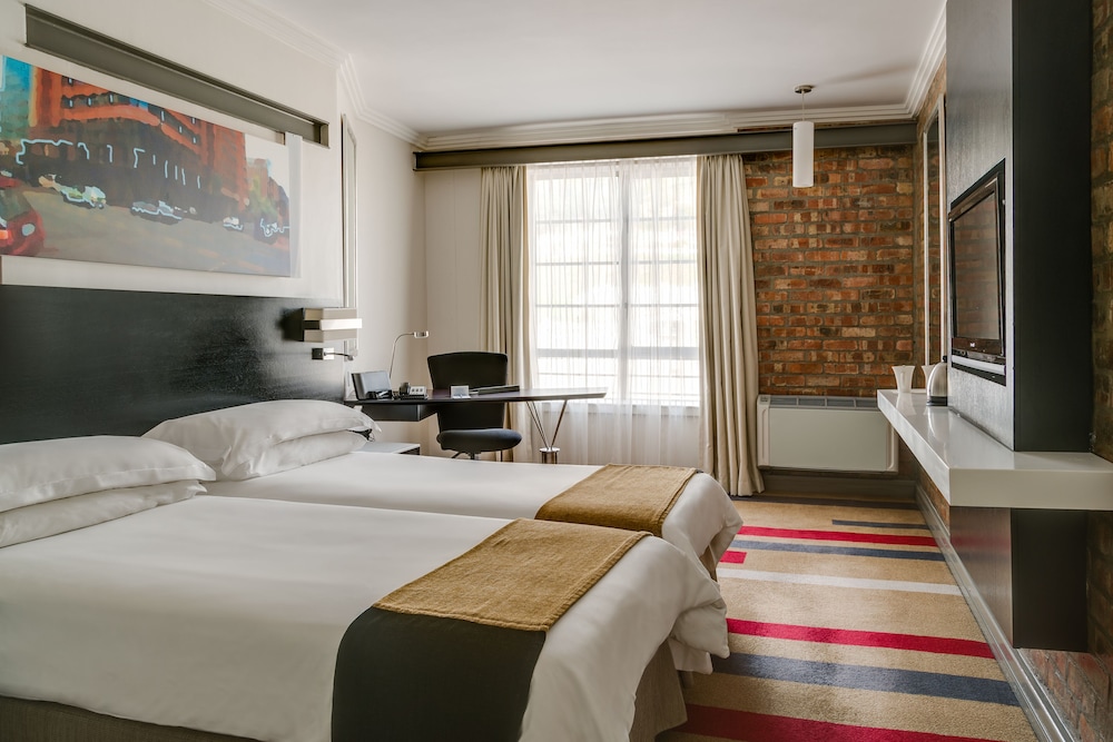 Standard Premium King or Twn Room - Photo 9