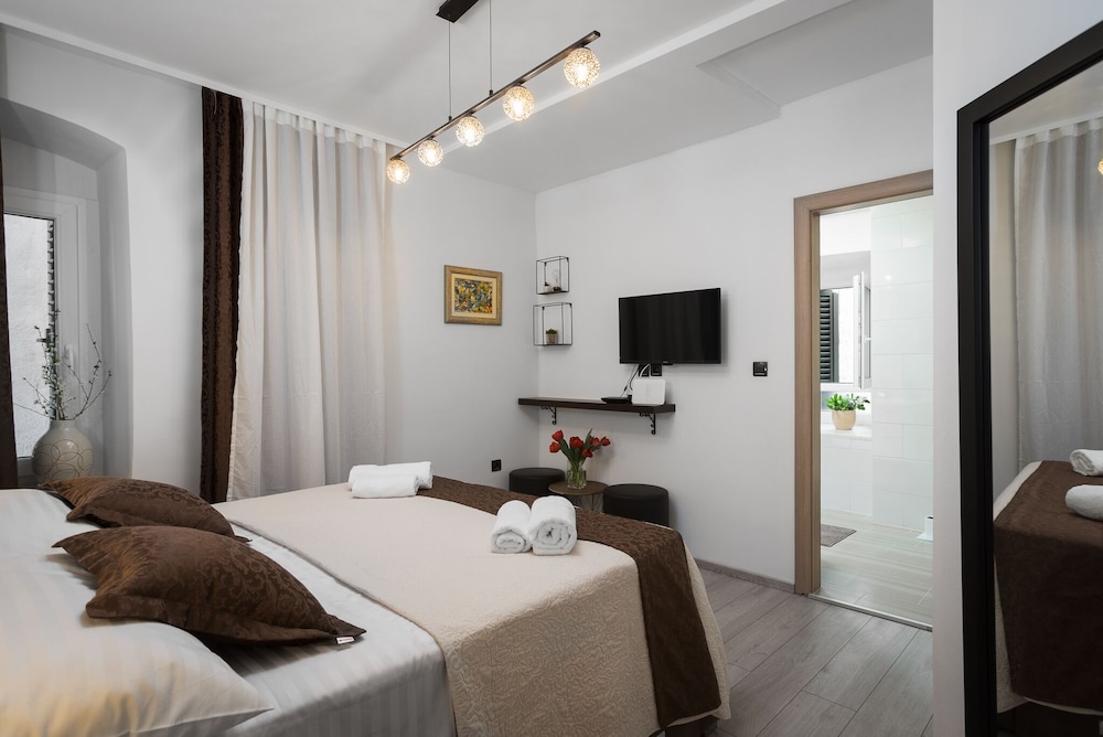 Elite Room, 1 King Bed, Non Smoking, Ensuite