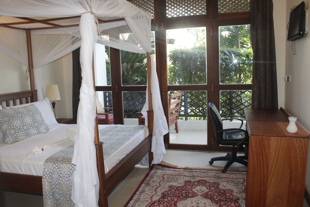 Standard Double or Twin Room, Garden View