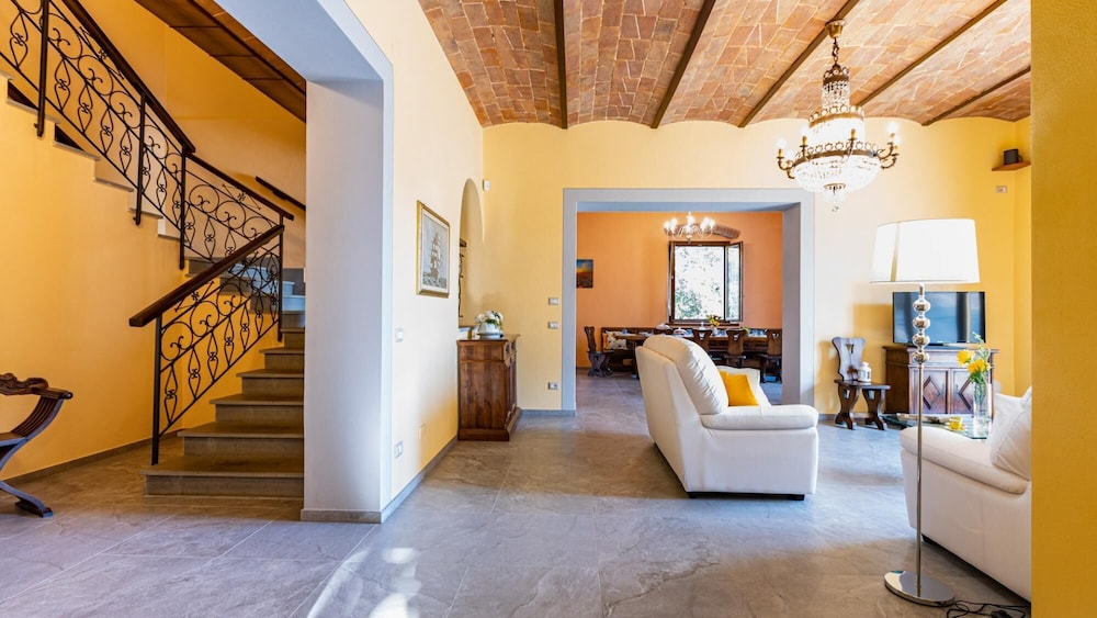 Villa photo 3